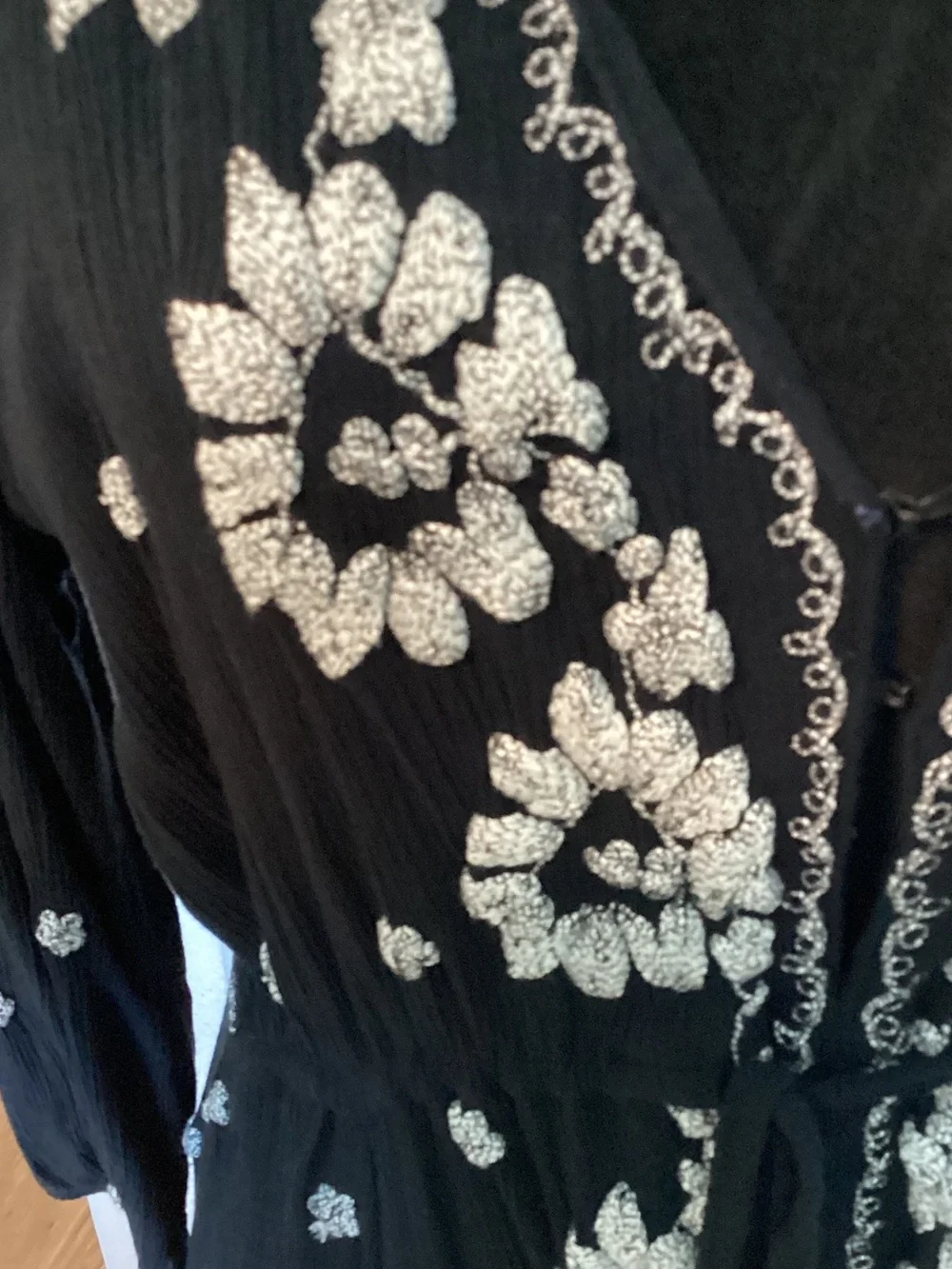 Free People Maxi Dress with White Floral Embroidery and V-Neck M - Picture 3 of 9